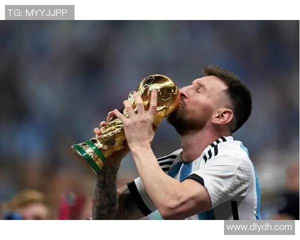 球星亲自玩足球游戏抽到梅西瞬间反应引发粉丝热议 球星亲自玩足球游戏抽到梅西瞬间反应引发粉丝热议