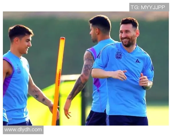 足球场上的激情瞬间:球星进门定格的精彩时刻与胜利背后的故事 足球场上的激情瞬间:球星进门定格的精彩时刻与胜利背后的故事